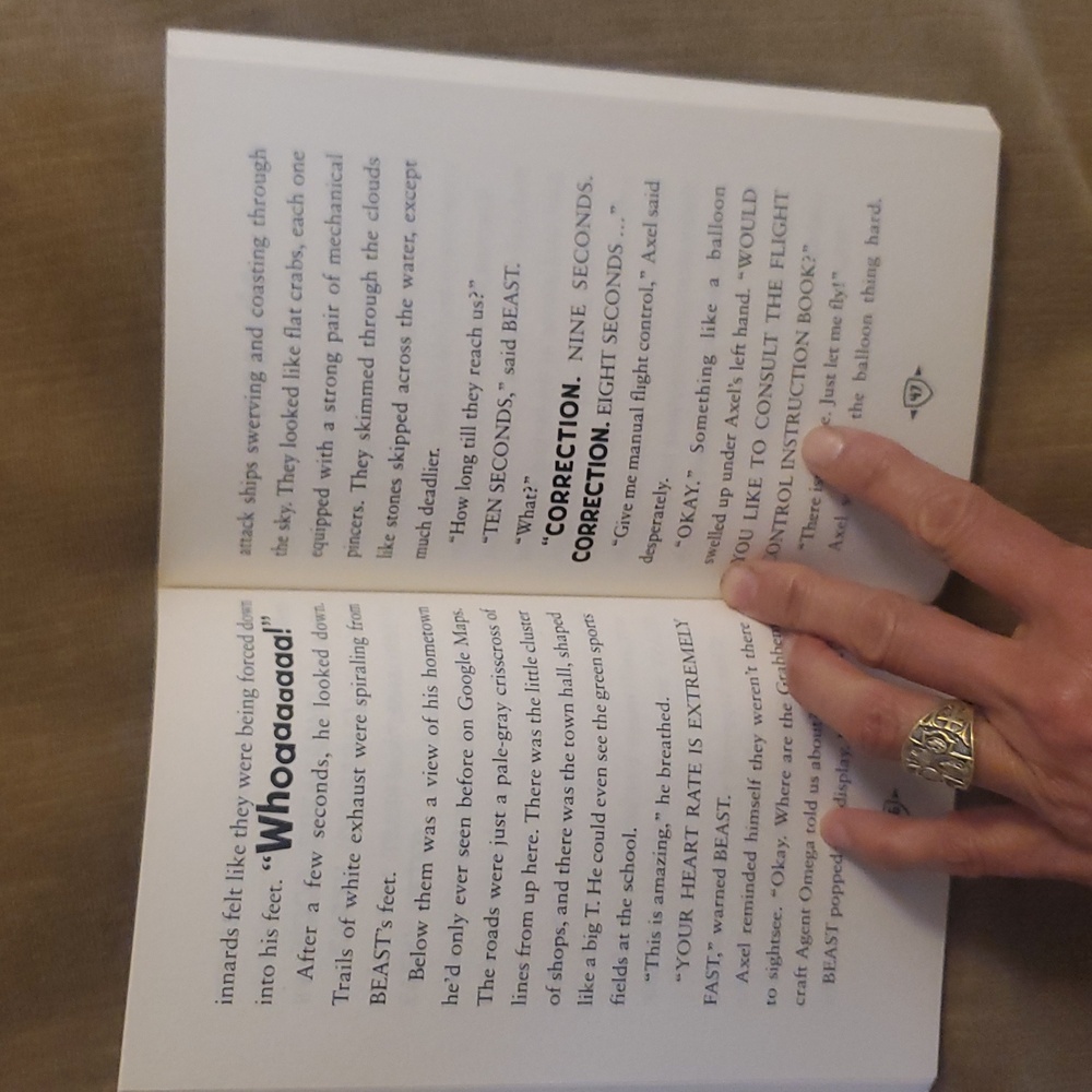 VINTAGE Axel & Beast: The Grabbem Getaway Book - Picture 2 of 4